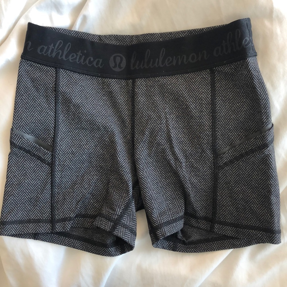 Lululemon shorts size 6